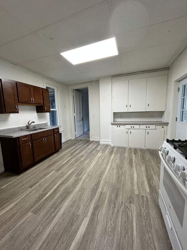Building Photo - Two bedroom duplex