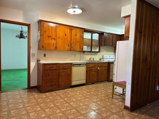 Building Photo - Contact Peggy at 501-676-1758