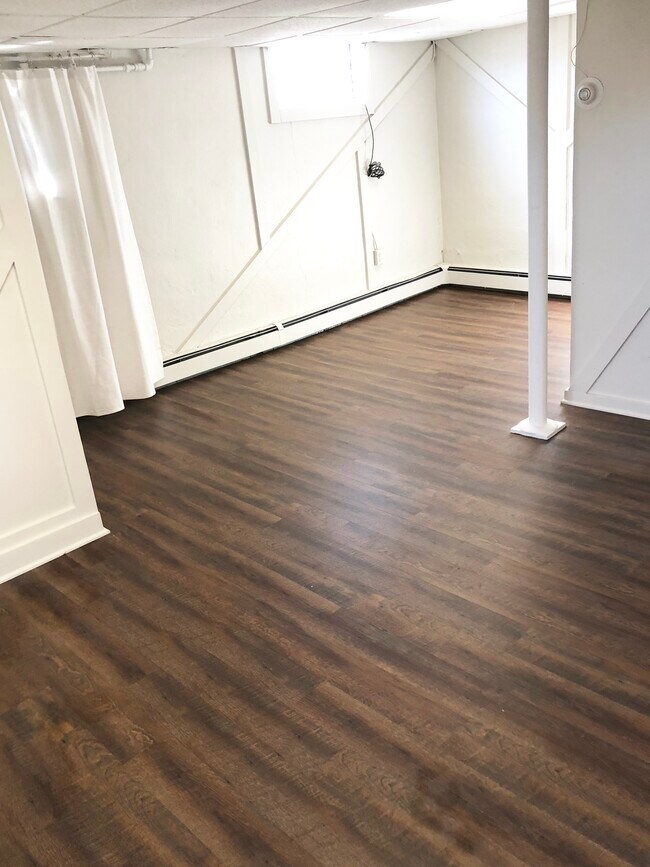 Building Photo - Anderson