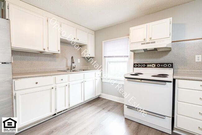 Building Photo - 2005 1/2 Bayer Ave