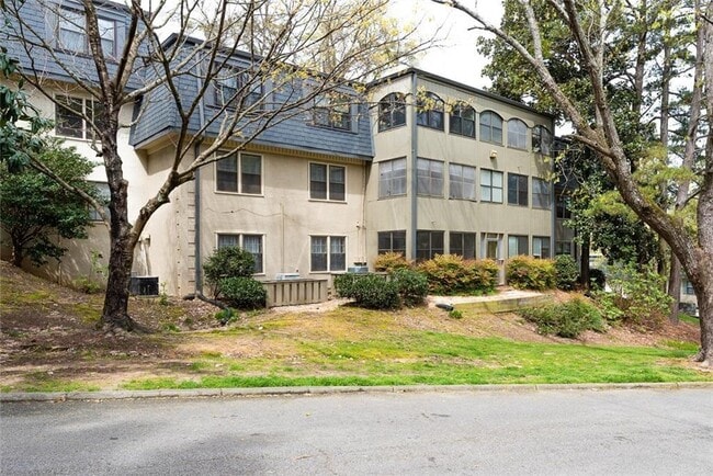 Building Photo - 80 Montre Square NW