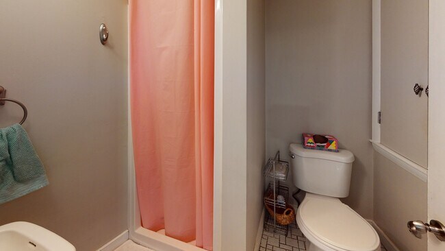 Building Photo - 37 Centre St