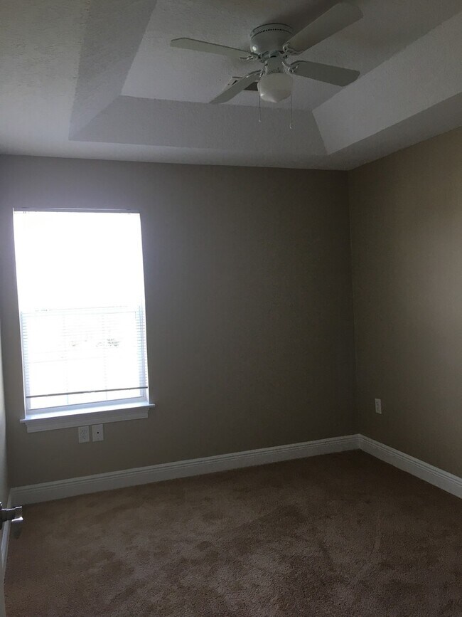 Building Photo - Great Townhome w/Easy Access to Shopping, Dining & Tyndall AFB!