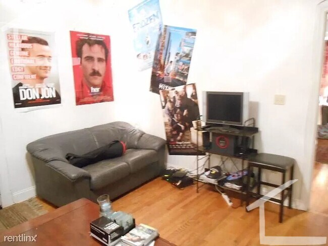 Building Photo - No Brokers Fee, Large Apartment in brighton, Heat, Hot Water Included, Eat-in Kitchen, Porch, Par...