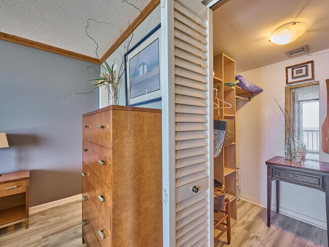 Building Photo - 10600 S Ocean Dr