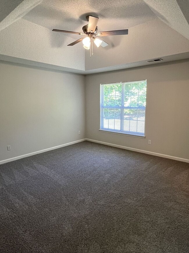 Building Photo - Updated 4 Bed Home in North Charlotte