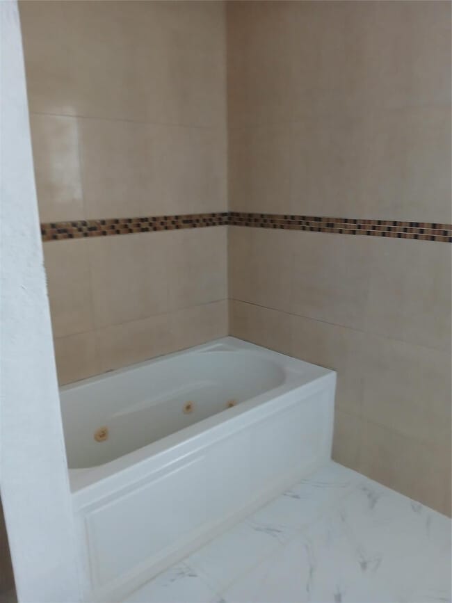 Building Photo - 514 NW 3rd Ave