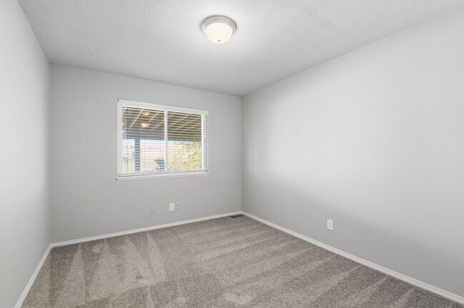 Building Photo - remodeled 3 bedroom Oak Vally Ranch Home