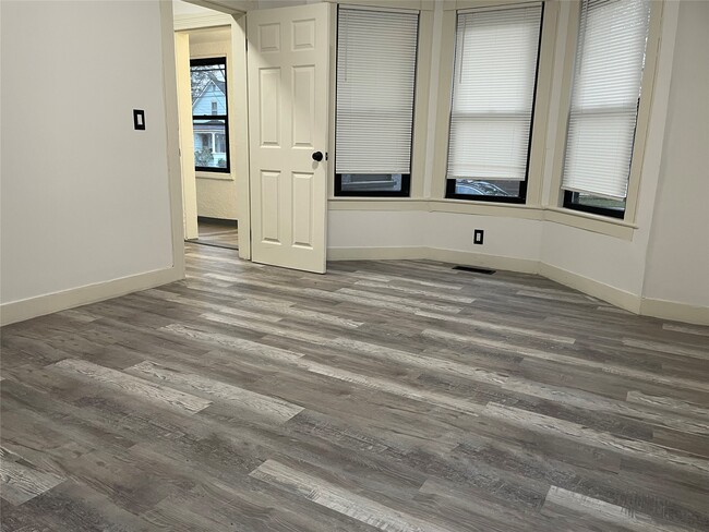 Building Photo - 50 Schubert St