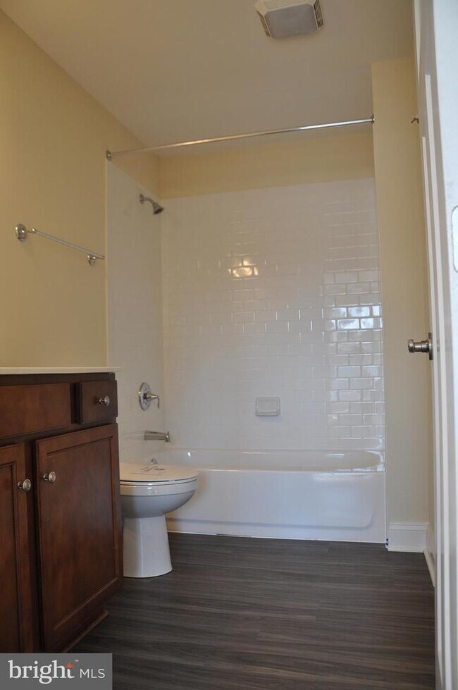 Building Photo - 2045 Valley Ave