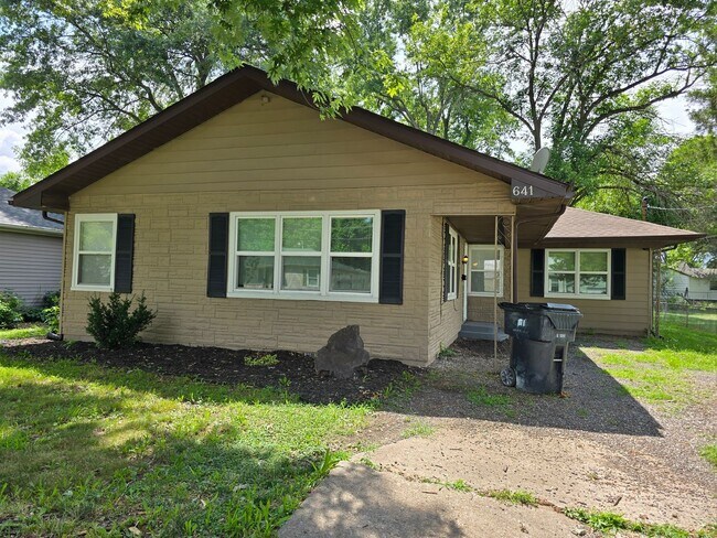 Building Photo - 641 N 38th St