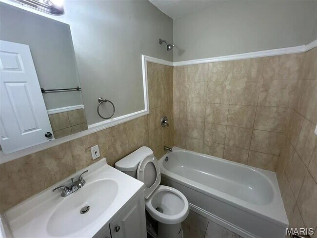 Building Photo - 248 Perthshire Rd