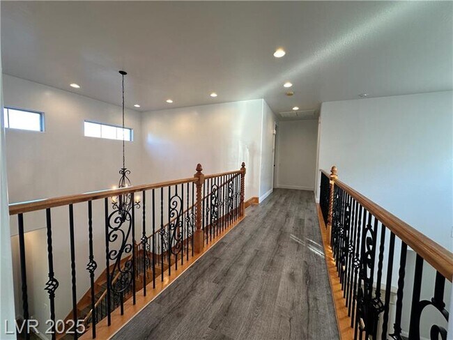 Building Photo - 2321 Martinique Ave