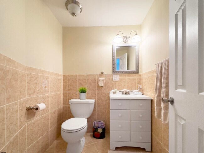 Building Photo - 9801 Ventnor Ave