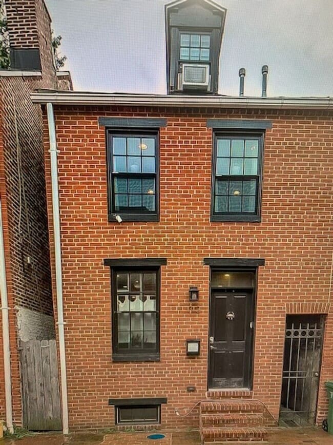 Building Photo - New Price!  Fed Hill Luxury Townhome  ROOFTOP DECKS!