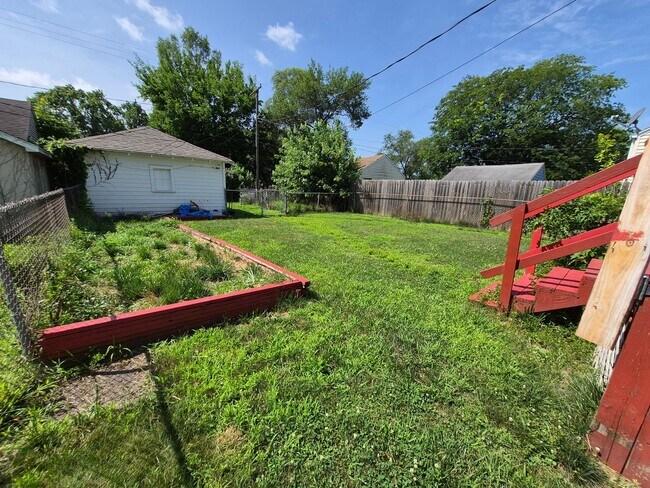 Building Photo - 2806 Hartzer St