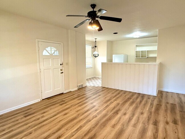 Primary Photo - 913 F St