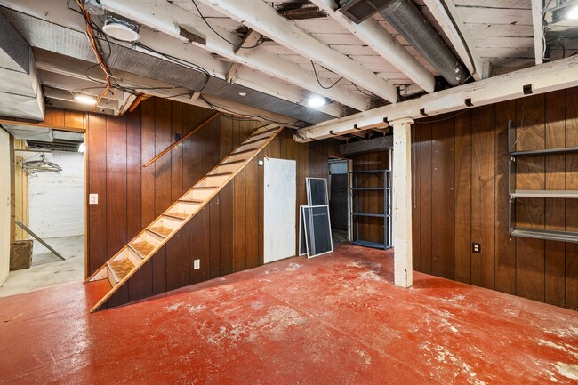 Building Photo - Charming 3 Bedroom, 2 Bath Home with Abundant Space & Natural Light