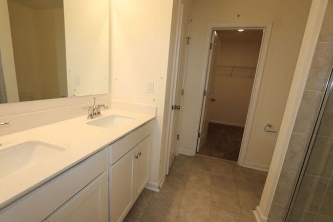 Building Photo - 3BR/3BA Townhome w/ Patio + Community Pool in Matthews