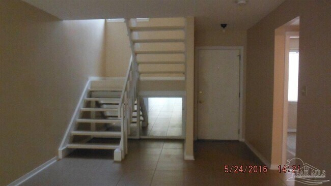 Building Photo - 2361 Sugartree Ct