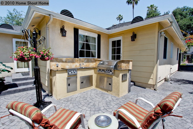 Barbecue area - 2340 Brigden Rd