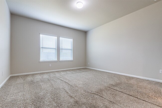 Building Photo - 3327 Sumac Dr