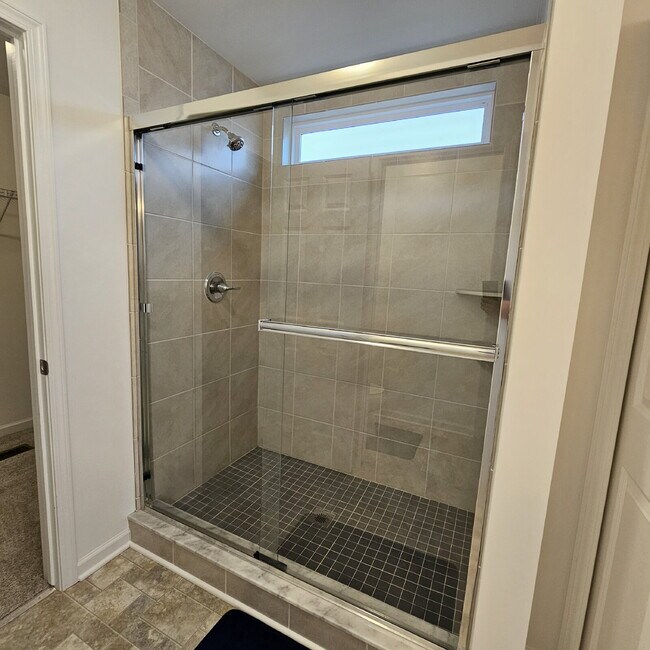 Building Photo - 4 bedroom, 3 full bathrooms, 2 car garage ...