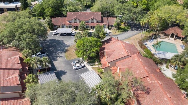 Building Photo - 424 Club Dr