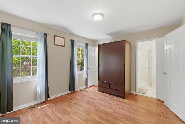 Building Photo - 8582 Adamson St