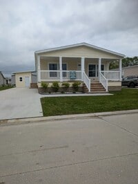 Building Photo - 52520 Chestnut Ct