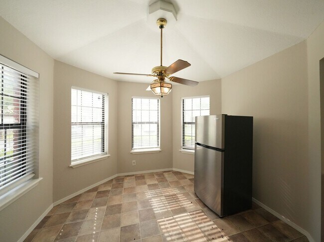 Building Photo - 3 Bed | 2 Bath | South Tulsa
