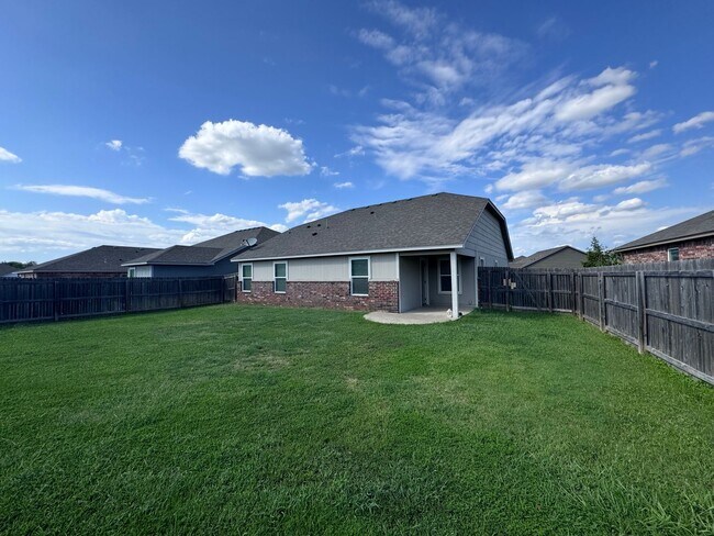 Building Photo - Lovely Southern Reserve 3 Bed 2 Bath - Jen...