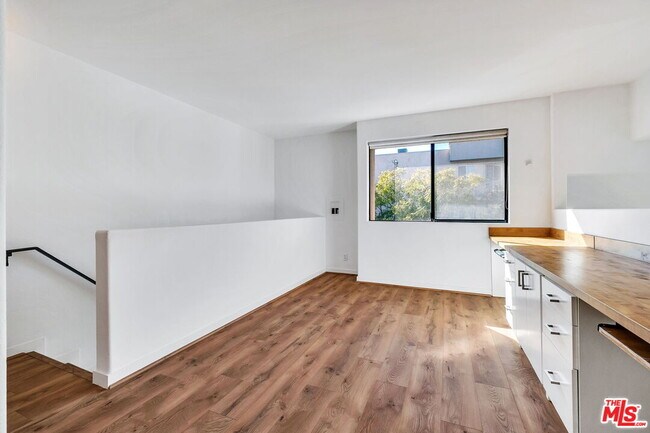 Building Photo - 9917 Tabor St