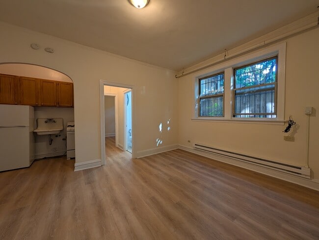 Building Photo - 2536 N Sawyer Ave