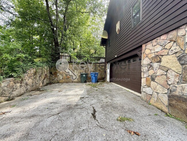 Building Photo - 4910 Bal Harbor Dr