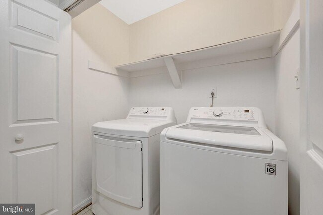 Building Photo - 2219 Cedar Mill Ct