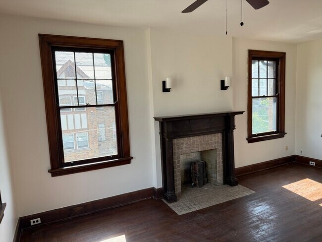 Building Photo - 3745 St Lawrence Ave