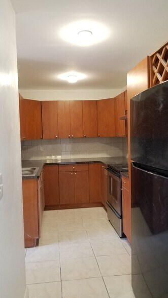 Building Photo - 177 NE 12th Ave