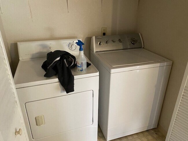 Building Photo - 2 Bed 1.5 Bath Townhouse in Missoula