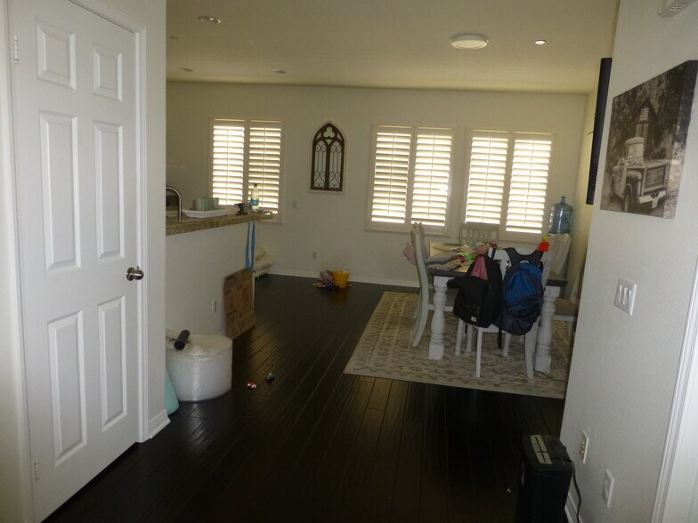 Building Photo - 416 W Linden Dr