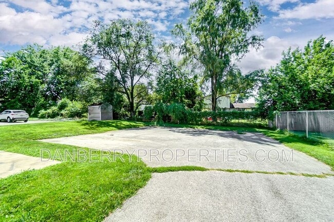 Building Photo - 3571 Turret Green Dr