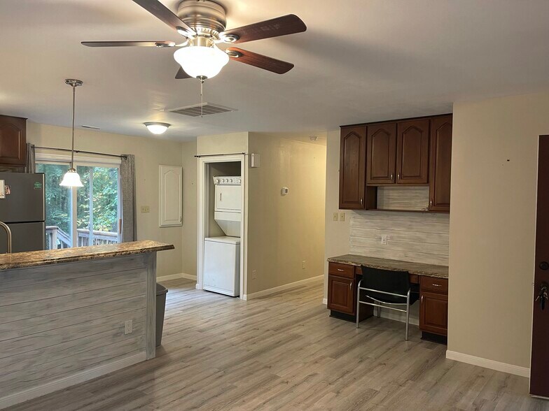 Building Photo - 6314 Springside Dr