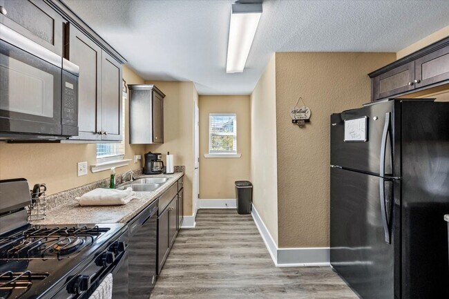 Building Photo - 2823 Avenue Q