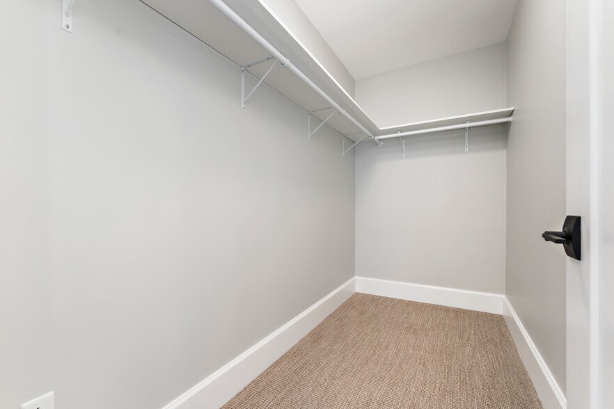 Building Photo - 350 Oliver Ave