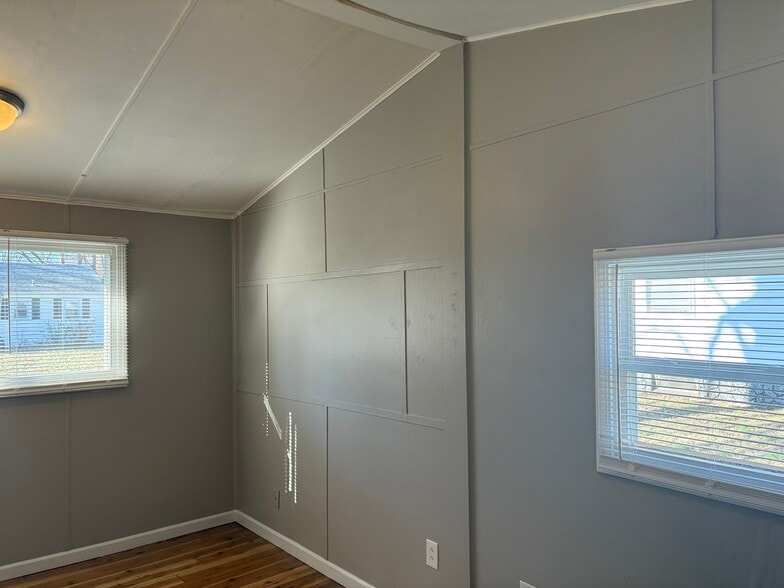 Building Photo - 2927 Godfrey St