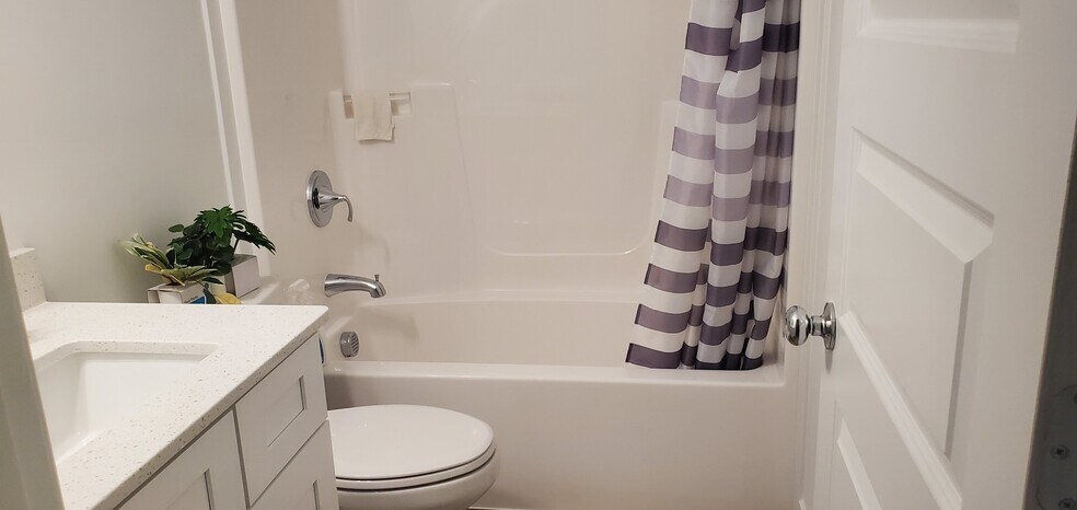 Building Photo - 13841 Gatsby Dr