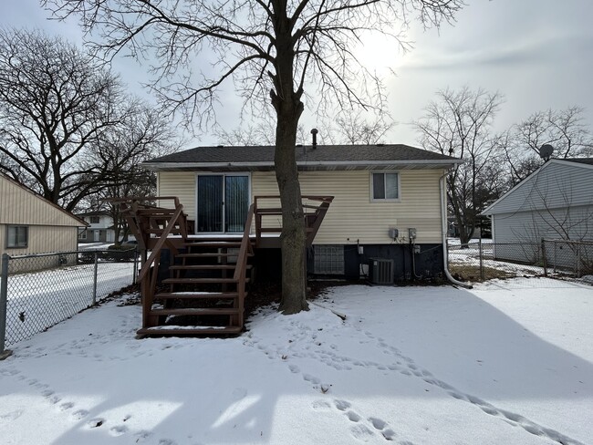 Building Photo - 315 E Rose St