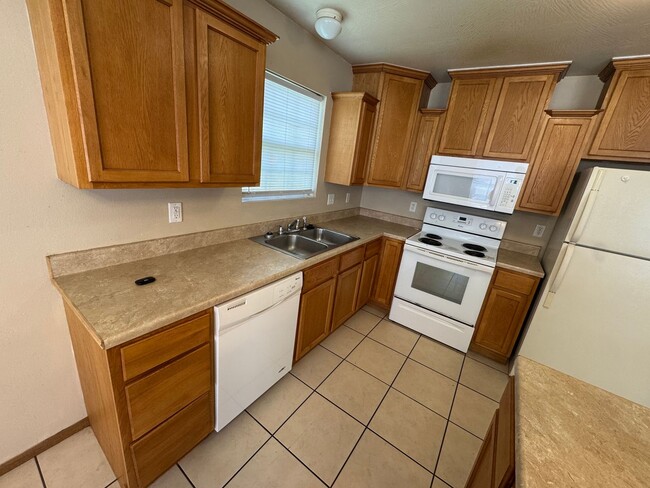 Building Photo - 2 bedroom 2 bathroom duplex with yard care...