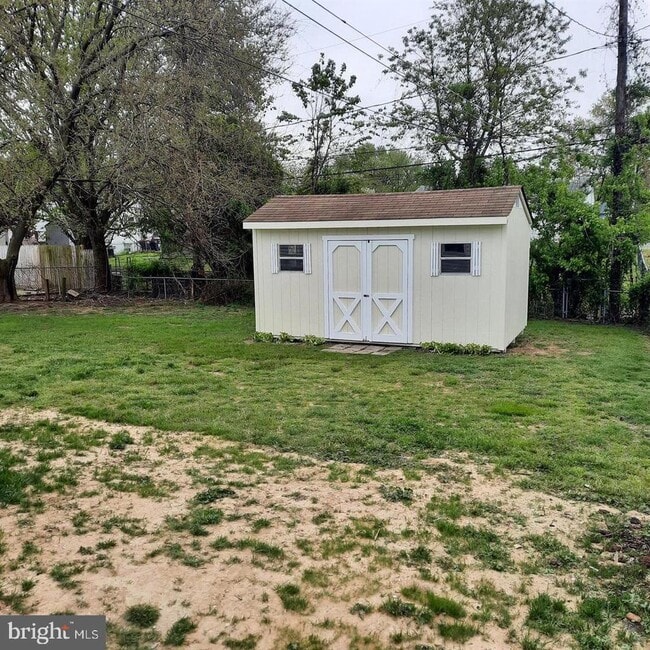 Building Photo - 63 Holden Dr