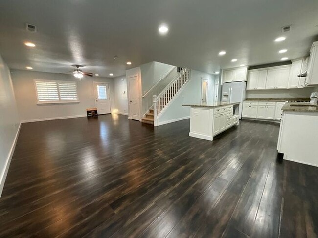 Building Photo - 4 bdrm 3 bth Home 2 Car Garage- Small Dog ...